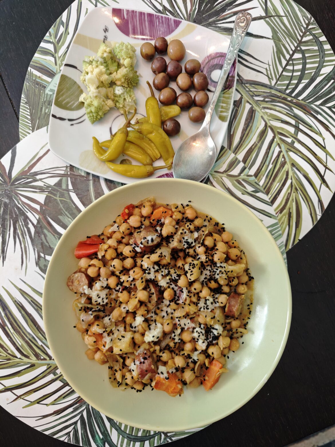 Chickpea stew and some mezé