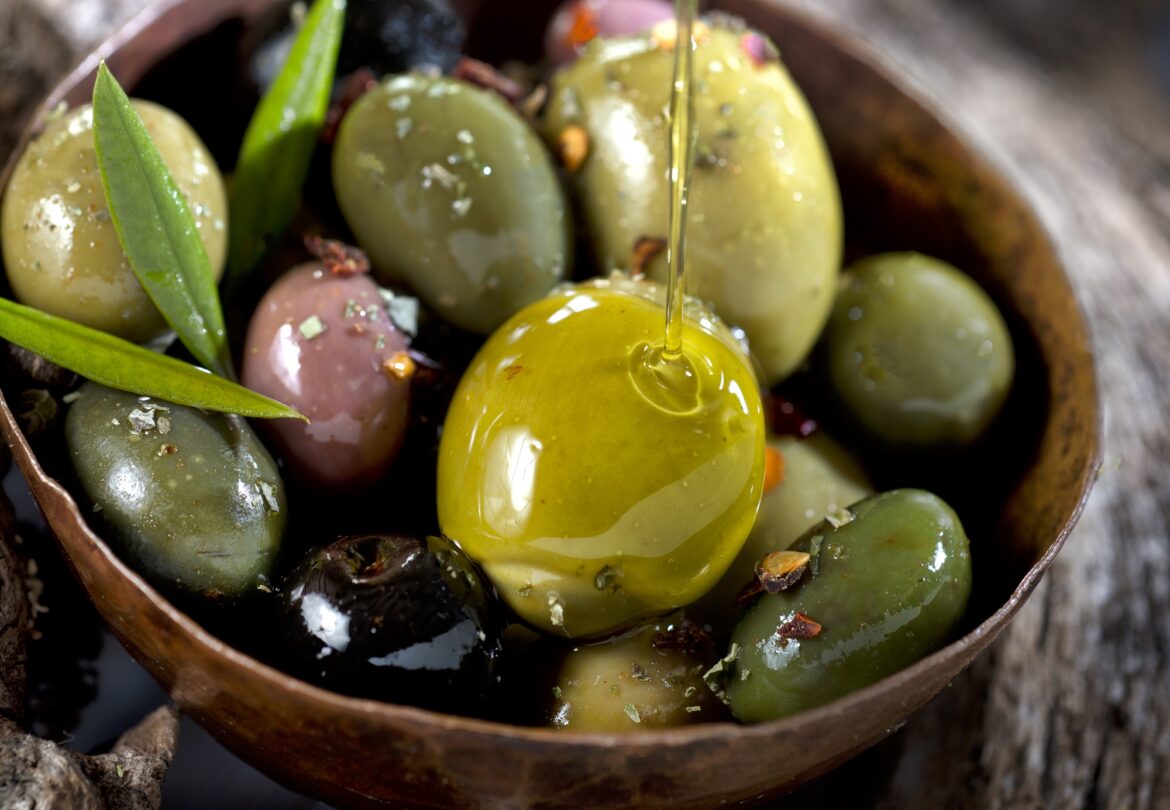 Olives-olive-oil_G_636804014