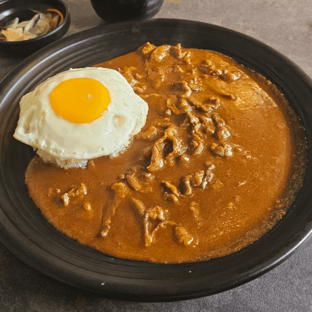 [I ate] Japanese curry beef rice with 🍳