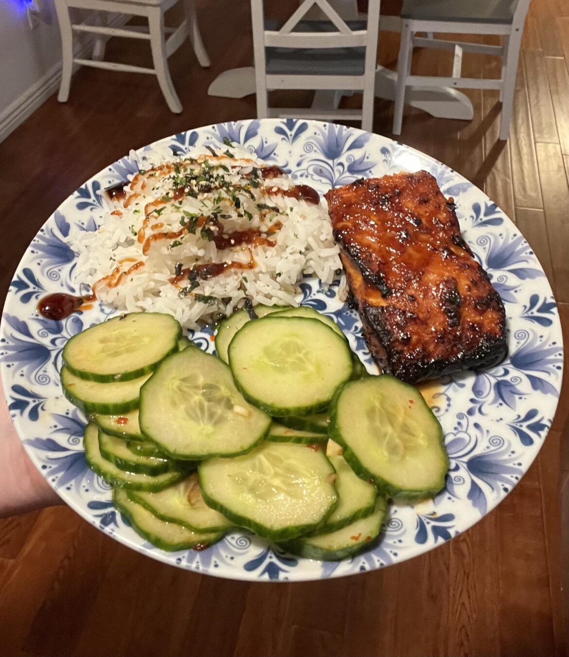 Salmon, rice, salad -485 cals