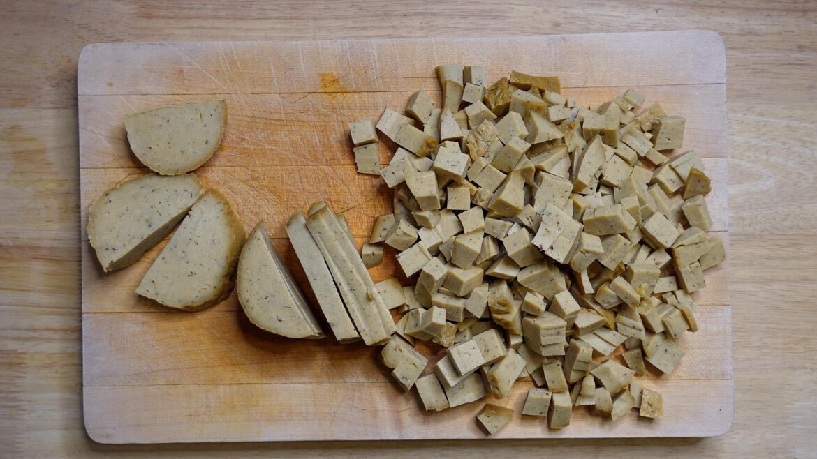 *EASY* Homemade Seitan! This stuff is so tasty and versatile...