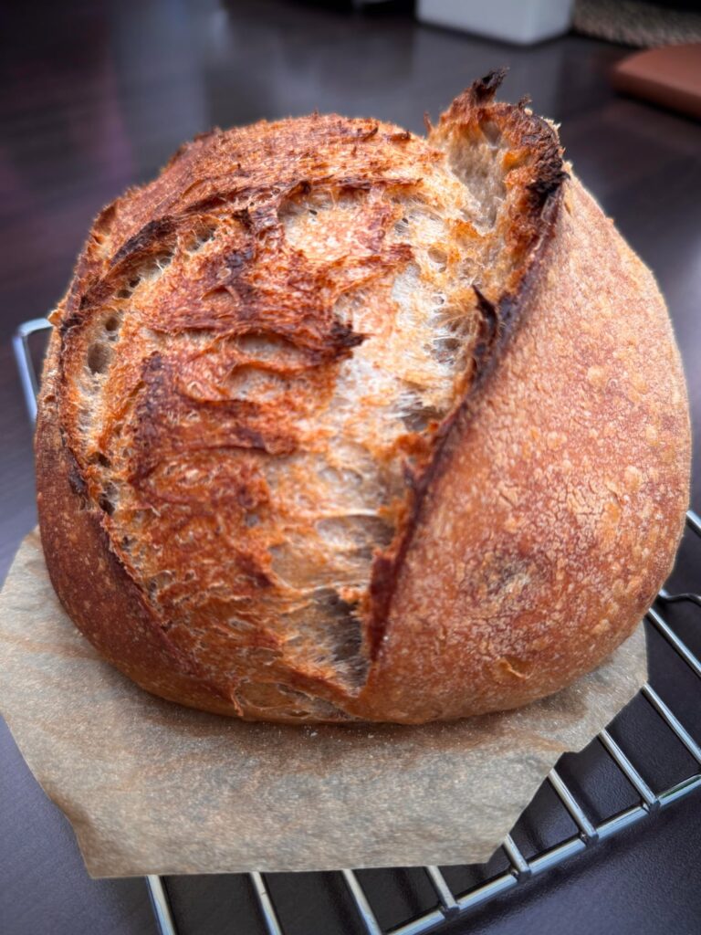 I got back to baking sourdough bread after a 4-year break.