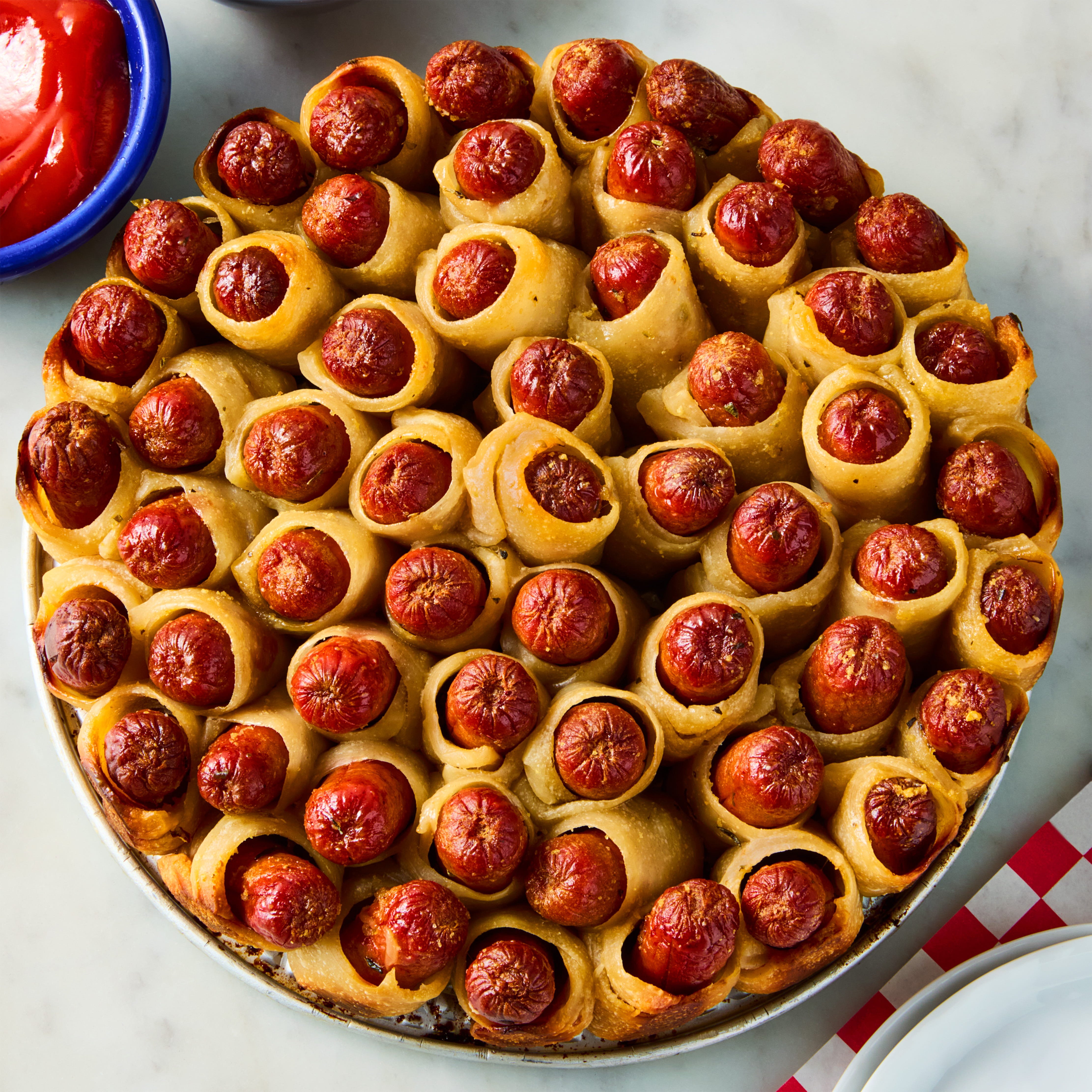 pigs in a blanket in a circle pull apart style
