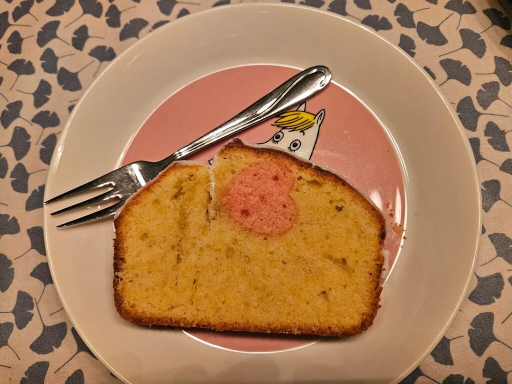 The world's cutest slice of cake for Mother's Day. Kiddo delivers again 🥰