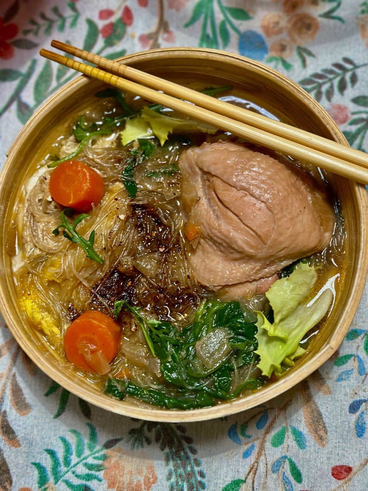Braised chicken thighs in fragrant herbal soup