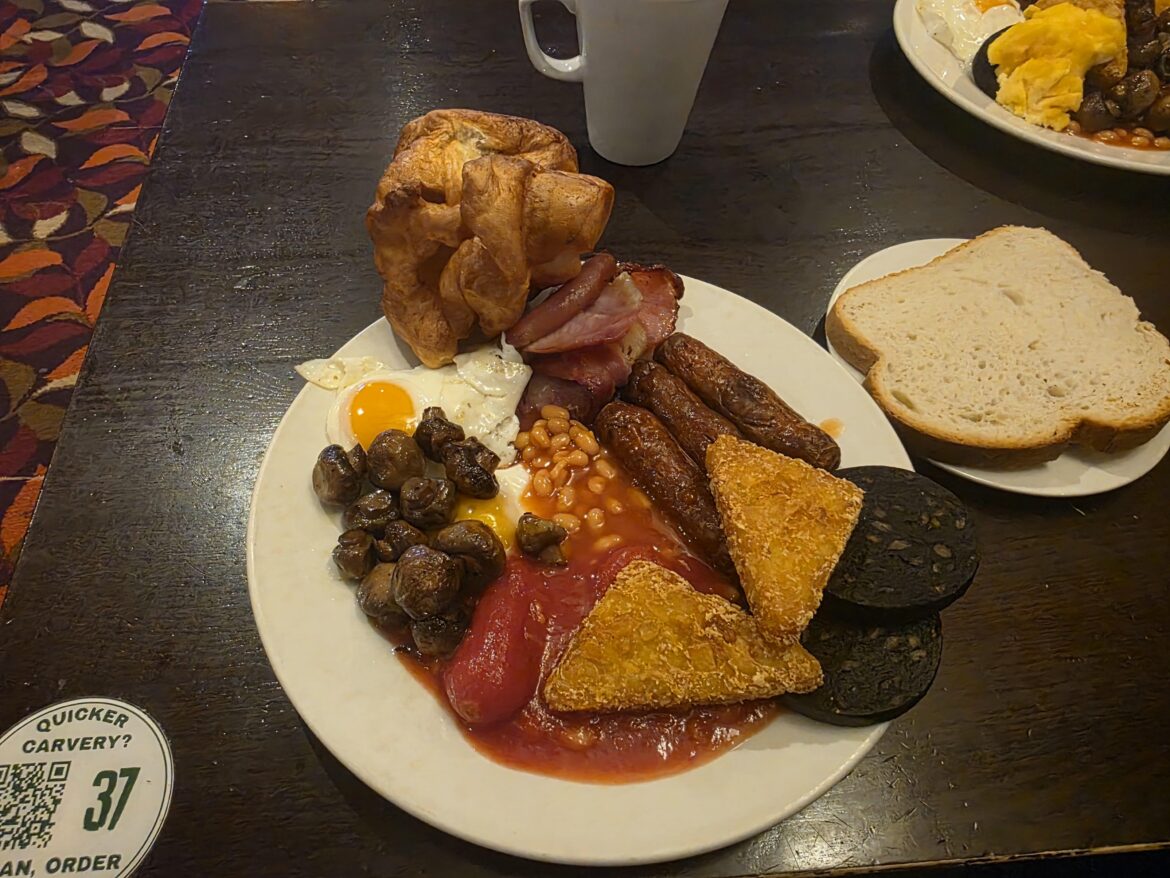 Buffet breakfast - Farmhouse inns £7.99