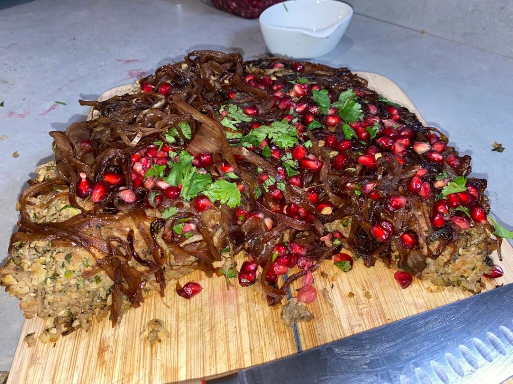Absolutely love this ‘Shawarma Mo’Meatloaf with Caramelised Onions & Pomegranaterecipe from the Ottolenghi Comfort cookbook, which I converted to be Plant Based/ Vegan