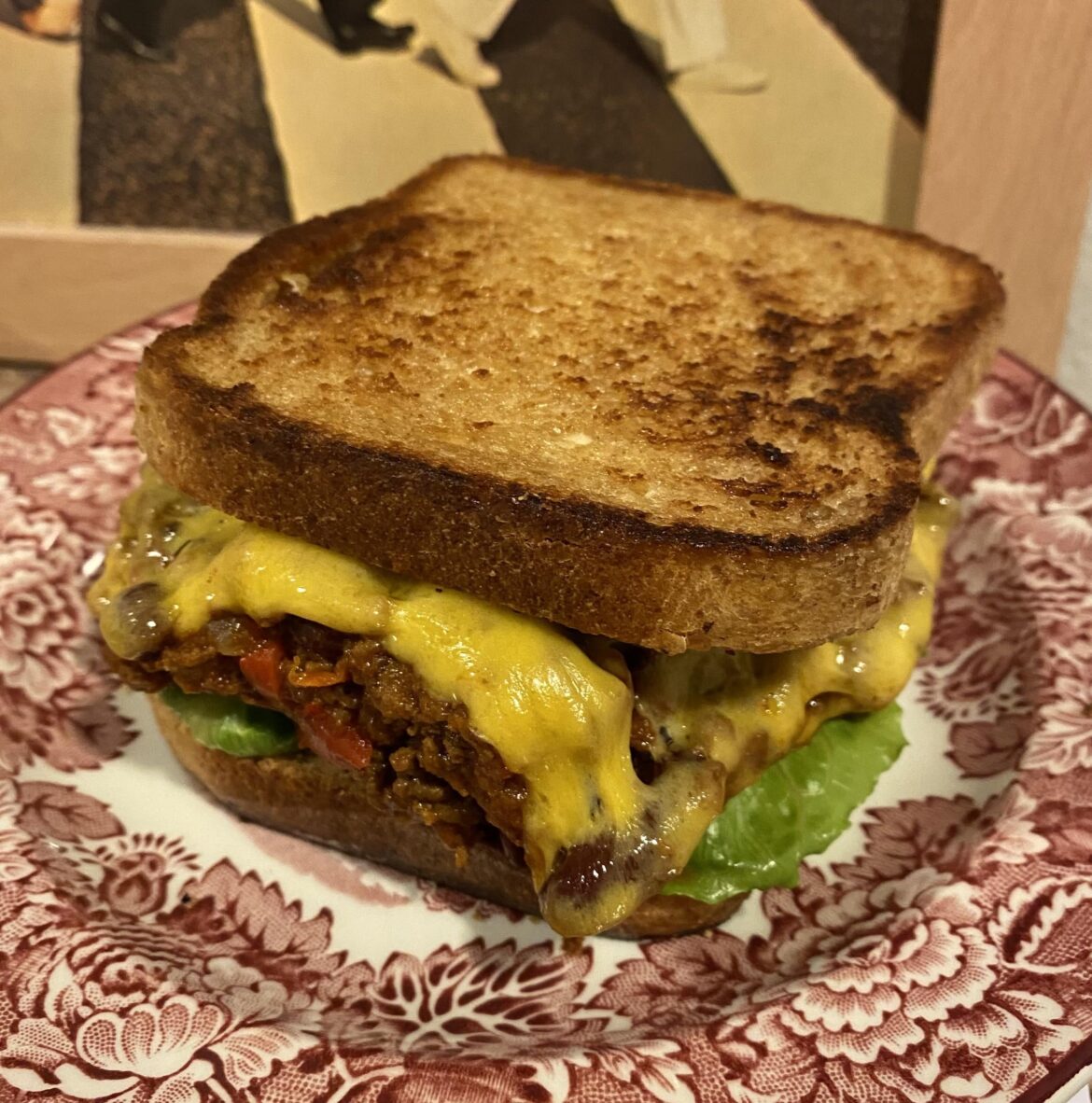 Homemade chili con carne sandwich, I had the other day. Hope it fit better here, than it did on r/grilledcheese