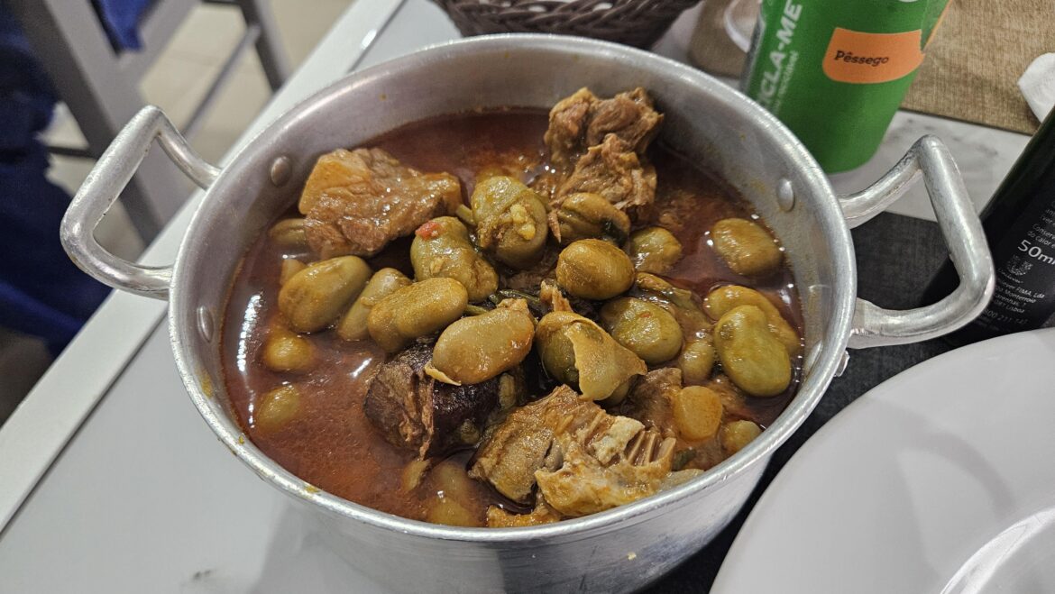 Broad beans with spareribs