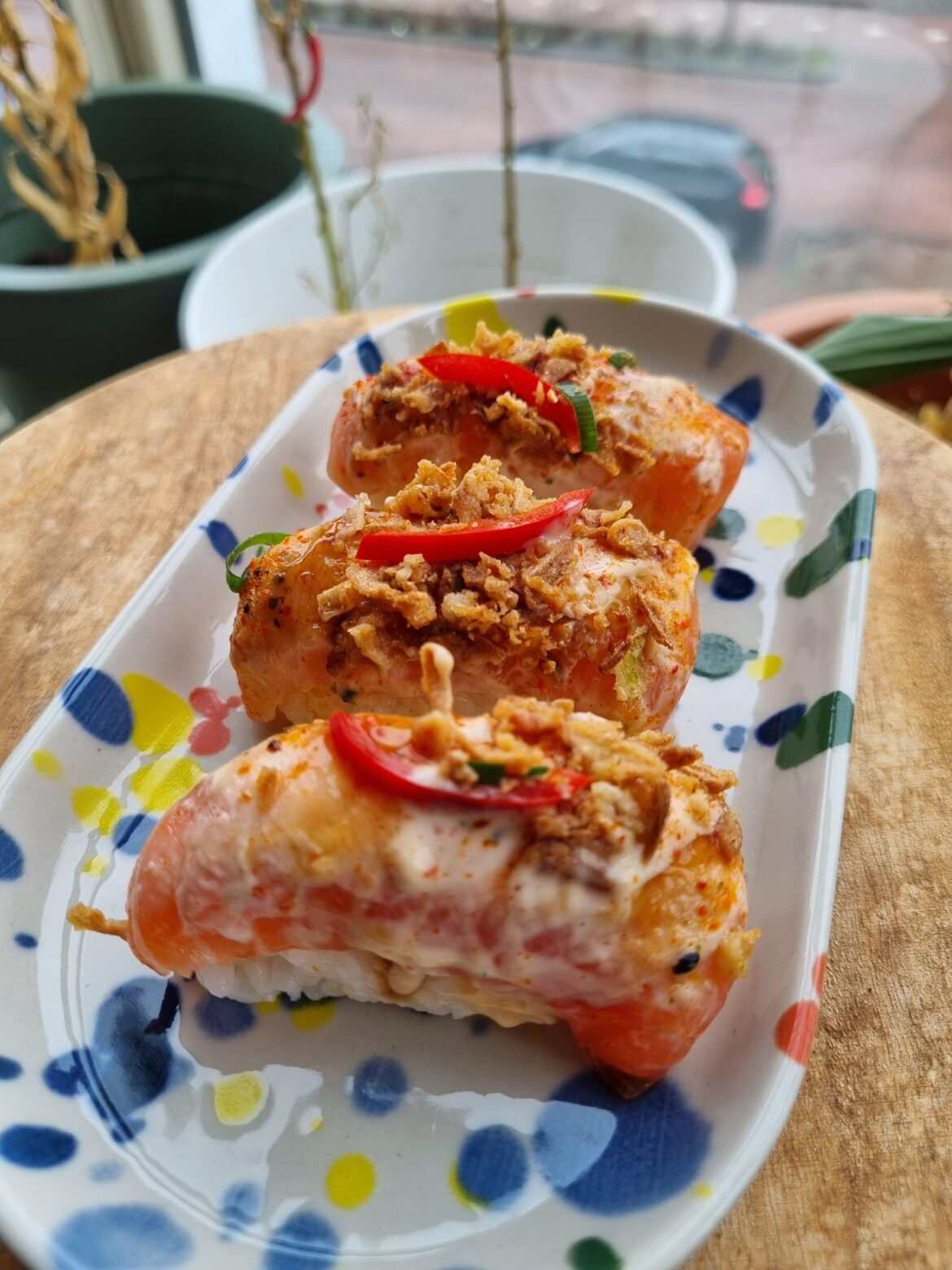 Spicy salmon sushi