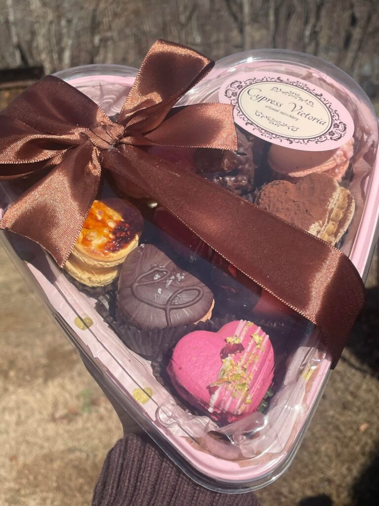 Valentine's macaron boxes! 💌🏹