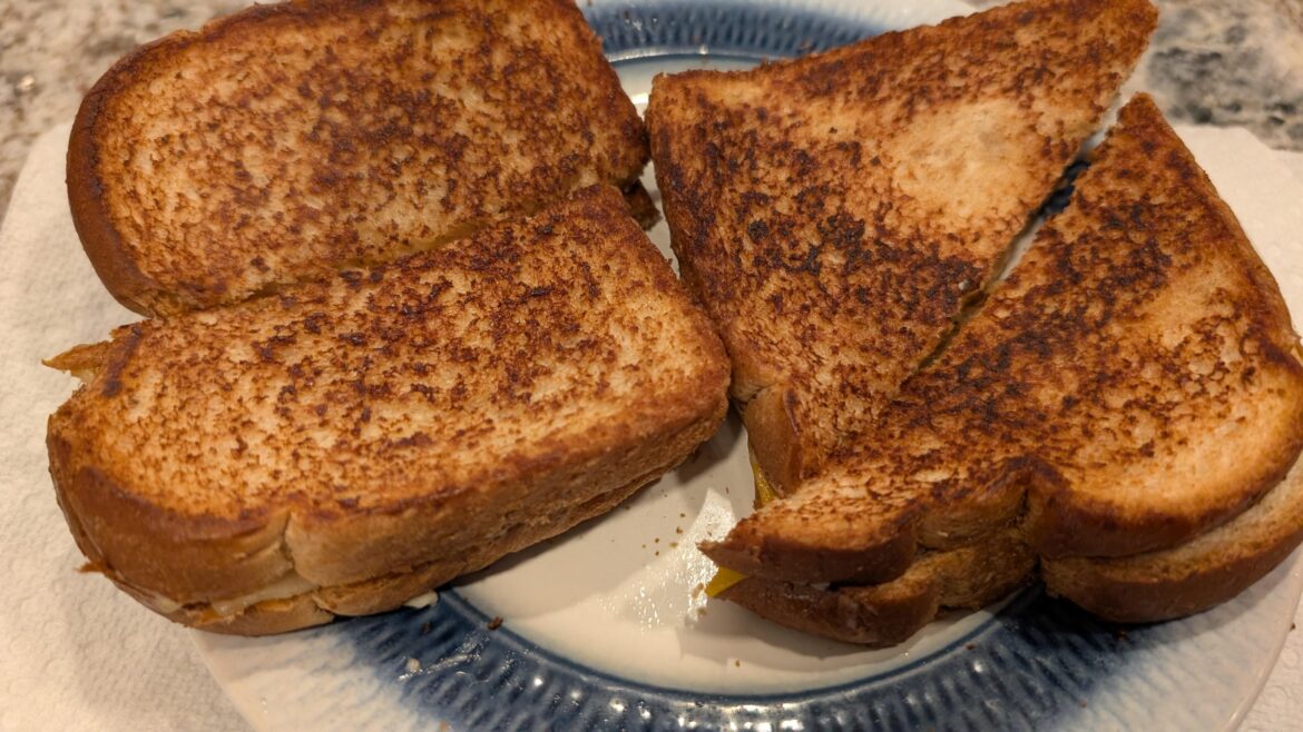 Smokey Hot Colby Jack + White Vermont Cheddar + honey wheat x 2 = yummmmm²