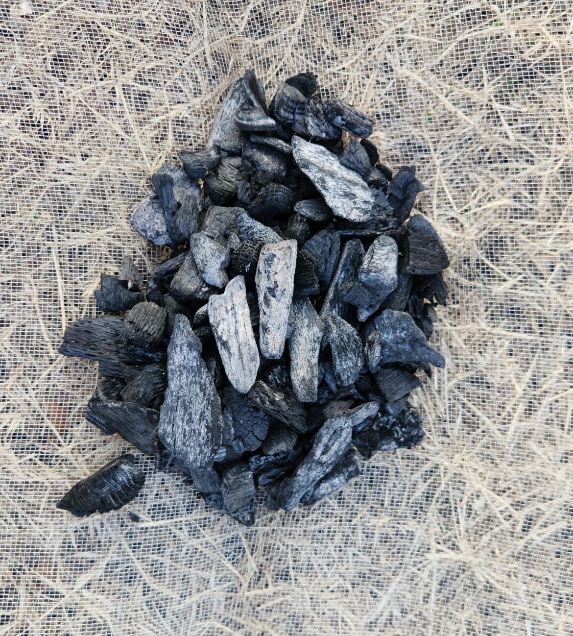 Ash basket is not the most efficient at retaining smaller charcoal chunks.