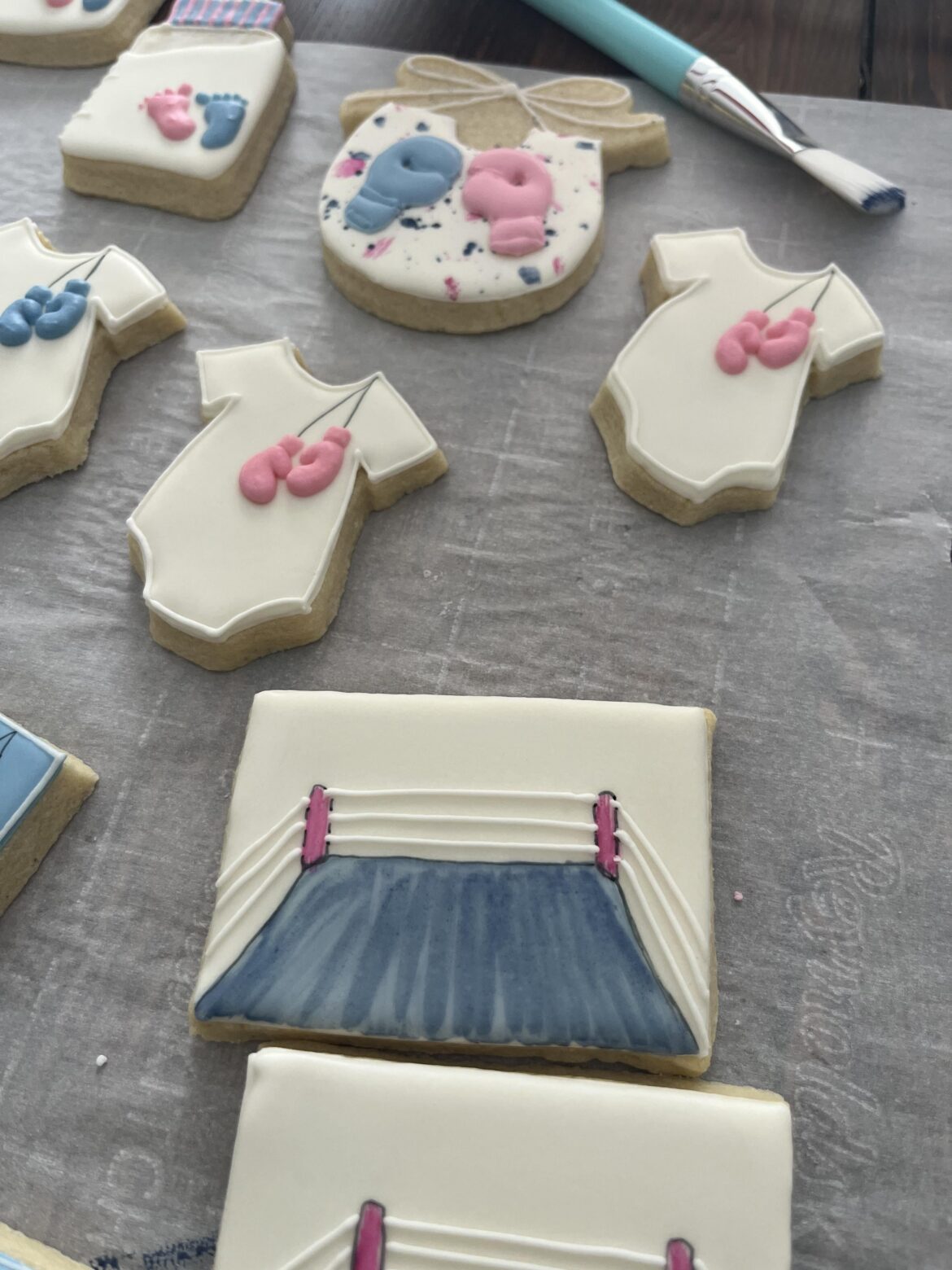 What to put at top of boxing ring cookie?