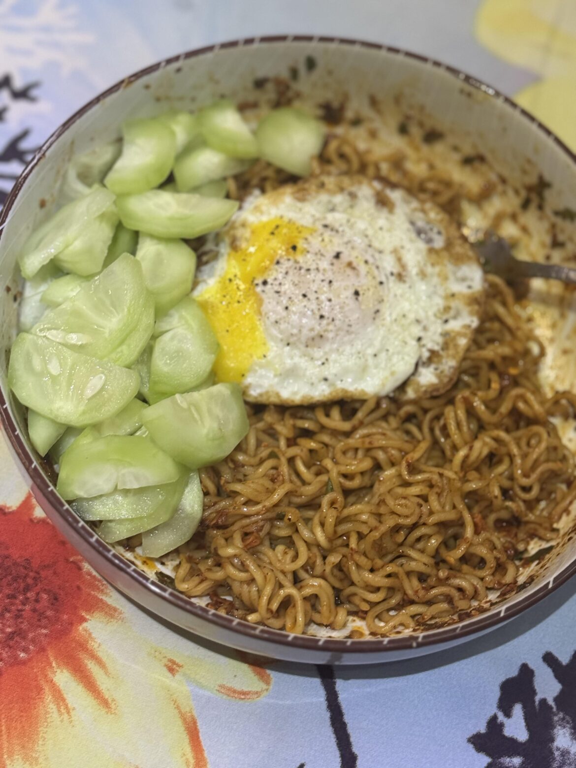 Chilli oil noodles, fried egg cucumber