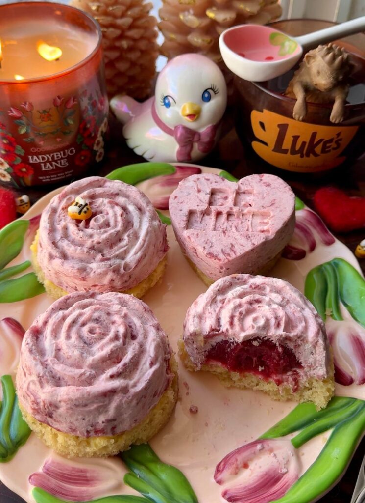 My weekend project was these strawberry lemon mousse cakes. Lemon sponge, lemon curd, strawberry mousse, and a strawberry compote filling. A labor of love but def worth it.