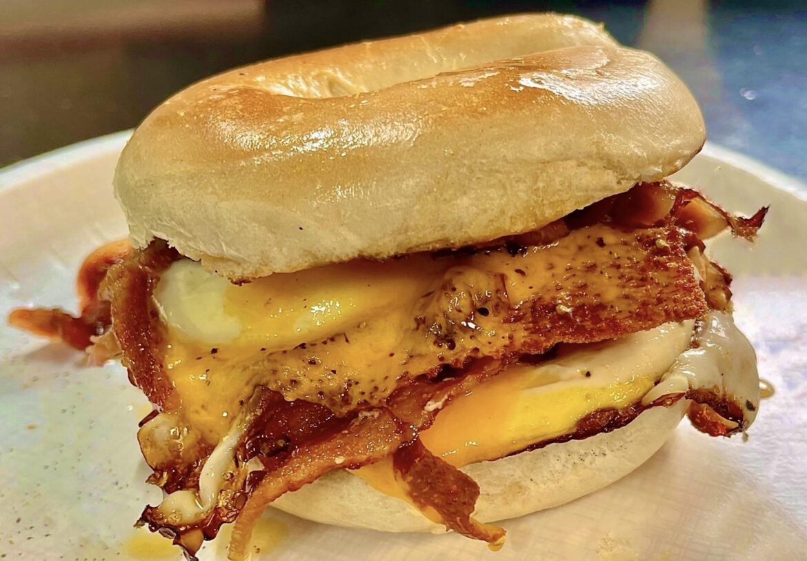 Bagel egg sandwich