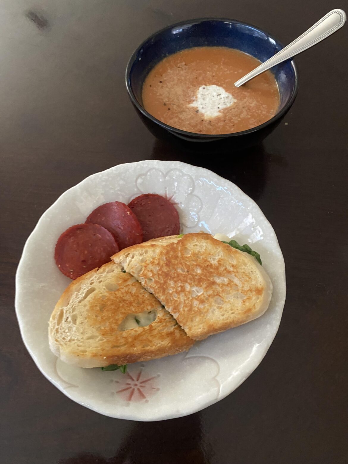 Cozy soup and grilled cheese (390 cal)