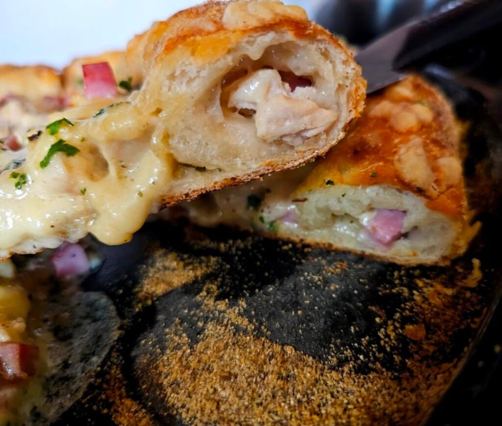 [Homemade] Chicken Cordon Bleu Stuffed Crust Pizza