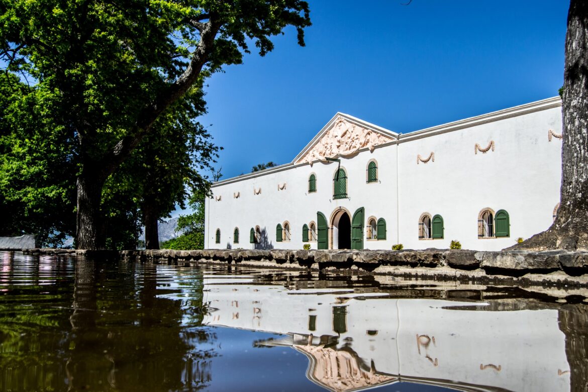 Five wine industry leaders honoured at annual harvest event