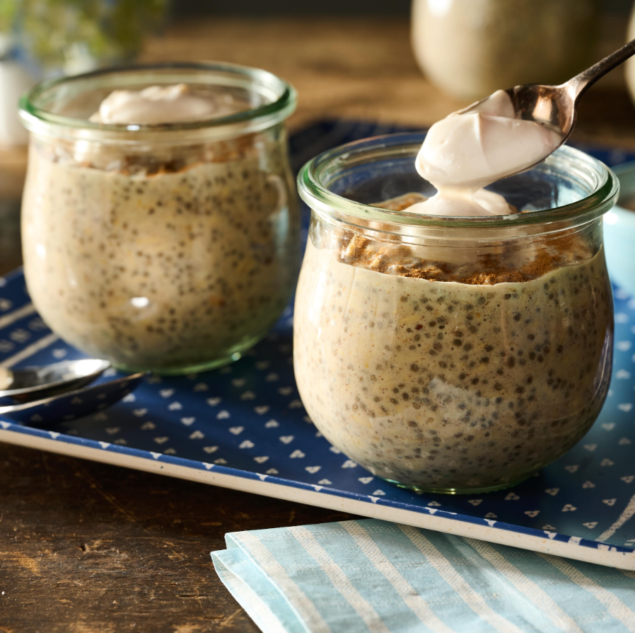cinnamon roll overnight oats winter breakfast