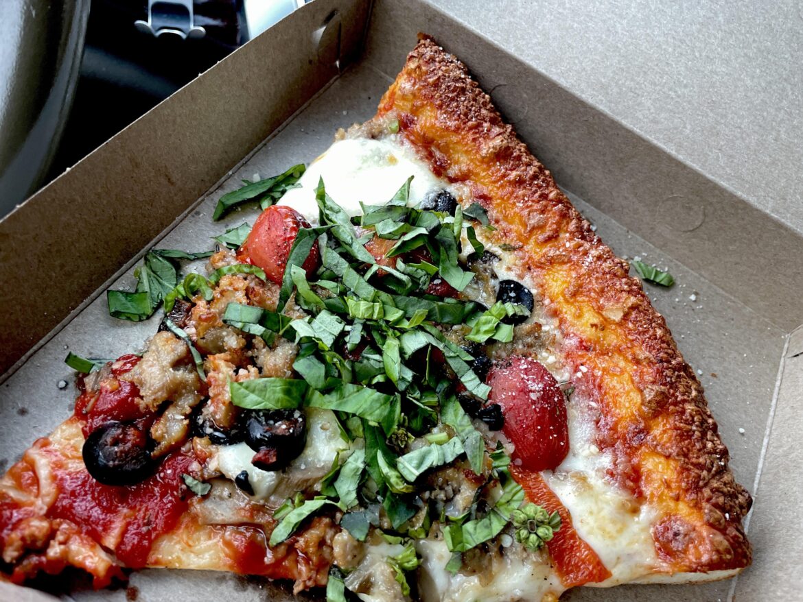 [i ate] a slice of pizza for lunch