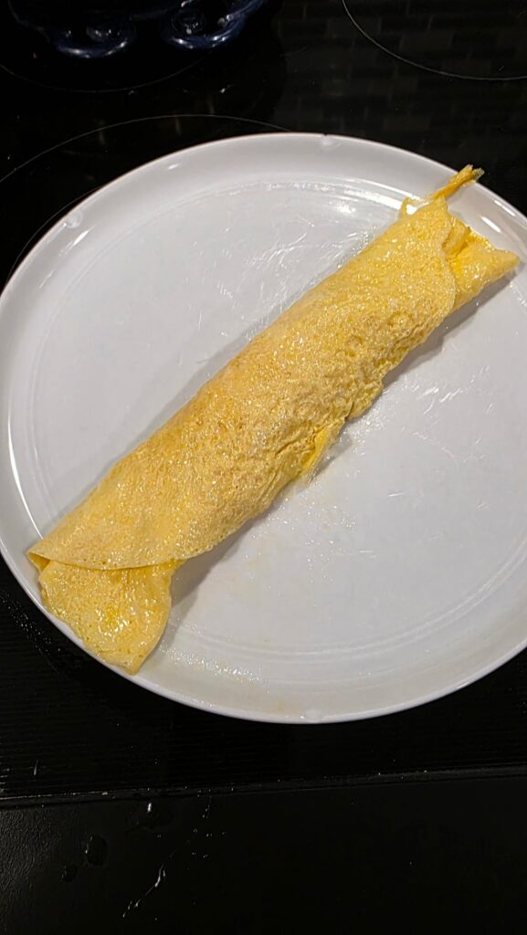 Rolled omelet using carbon steel Rolled omelet using carbon steel