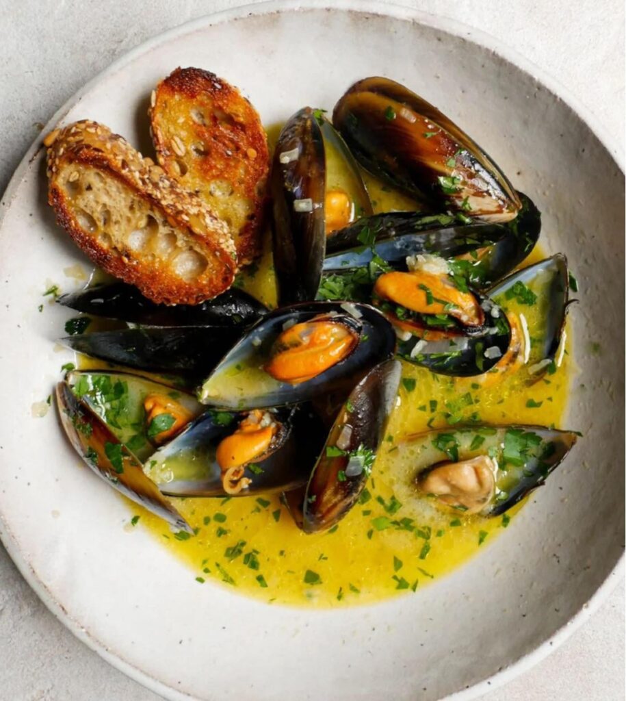 ISO mussels in beurre blanc. Anywhere in Austin ?
