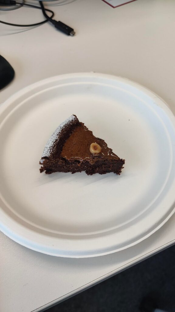 Calories in this slice of gluten free gourmand au chocolat?