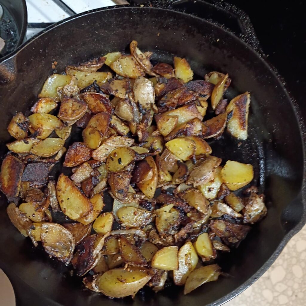 Cheap wine w/ Potatoes and a Gyro🥙