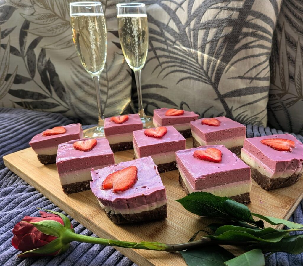 Happy Valentine's Day to all my fellow vegan peeps! I made cheesecake slices. ❤️😋❤️