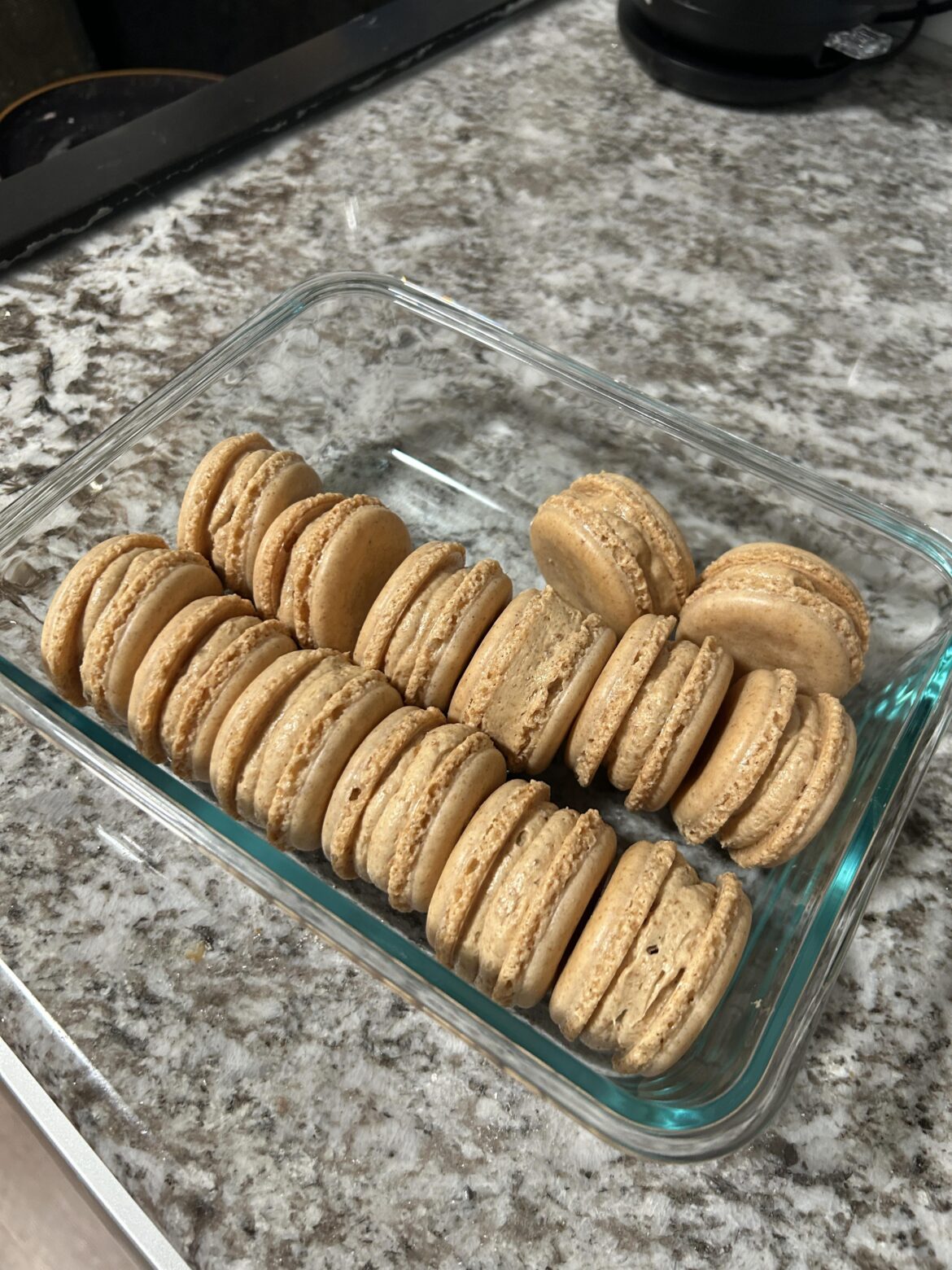 Cookie butter macarons