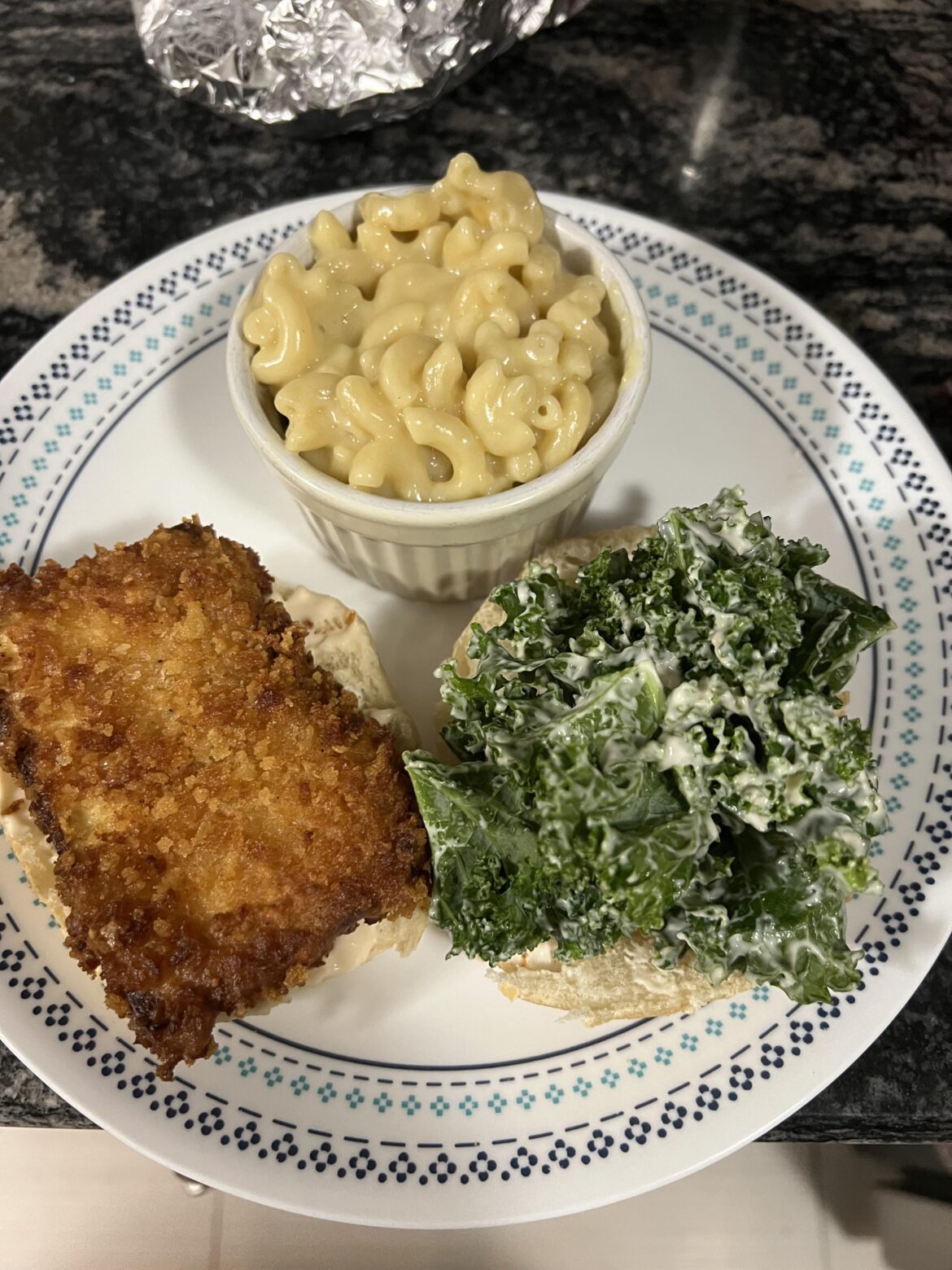 Fried tofu sandwich with creamy sweet chili kale and homemade mac’n’cheese.