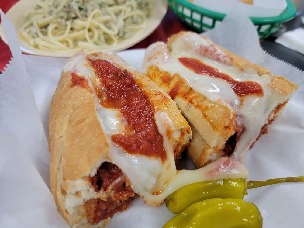 Cugino's Italian Deli & Pizzeria