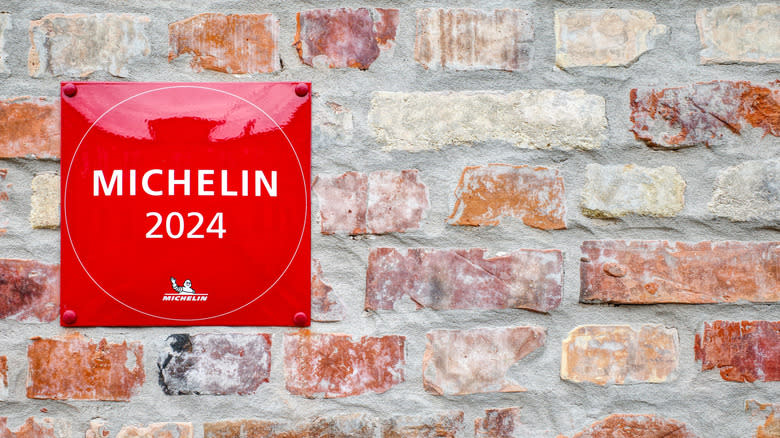 A michelin plaque on a brick wall