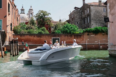 Venice: Explore Venice on Electric Boat