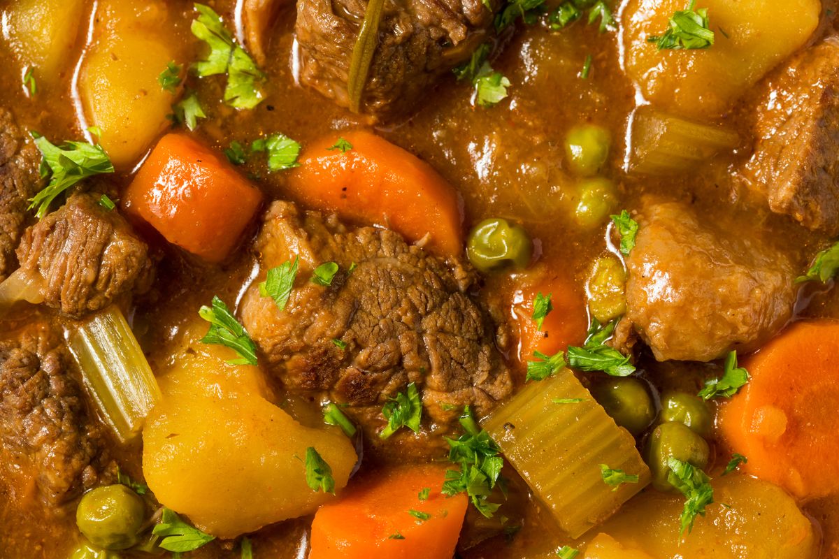 Hearty Homemade Irish Beef Stew with Carrots and Potatoes