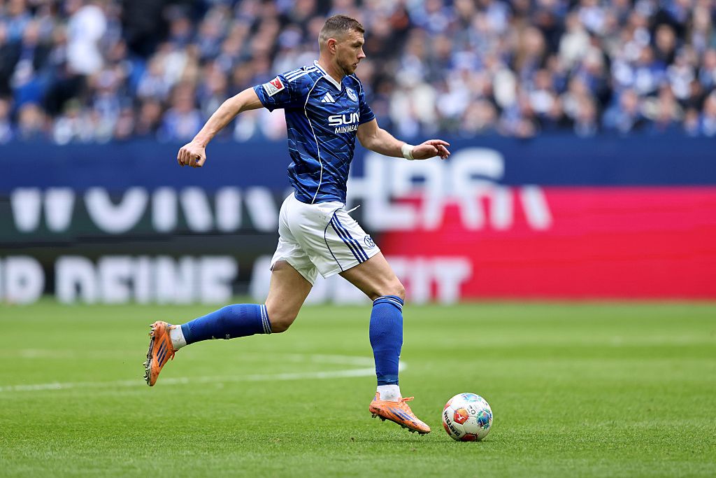 🍷 Ageing like fine wine: Džeko has Schalke dreaming of the Bundesliga Download app from appStore