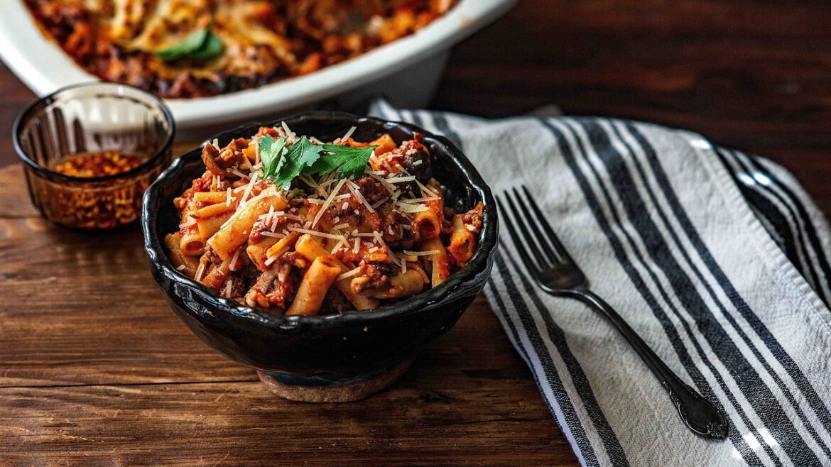 Baked Ziti with Meat Sauce | Creamy Cheesy Pasta Bake