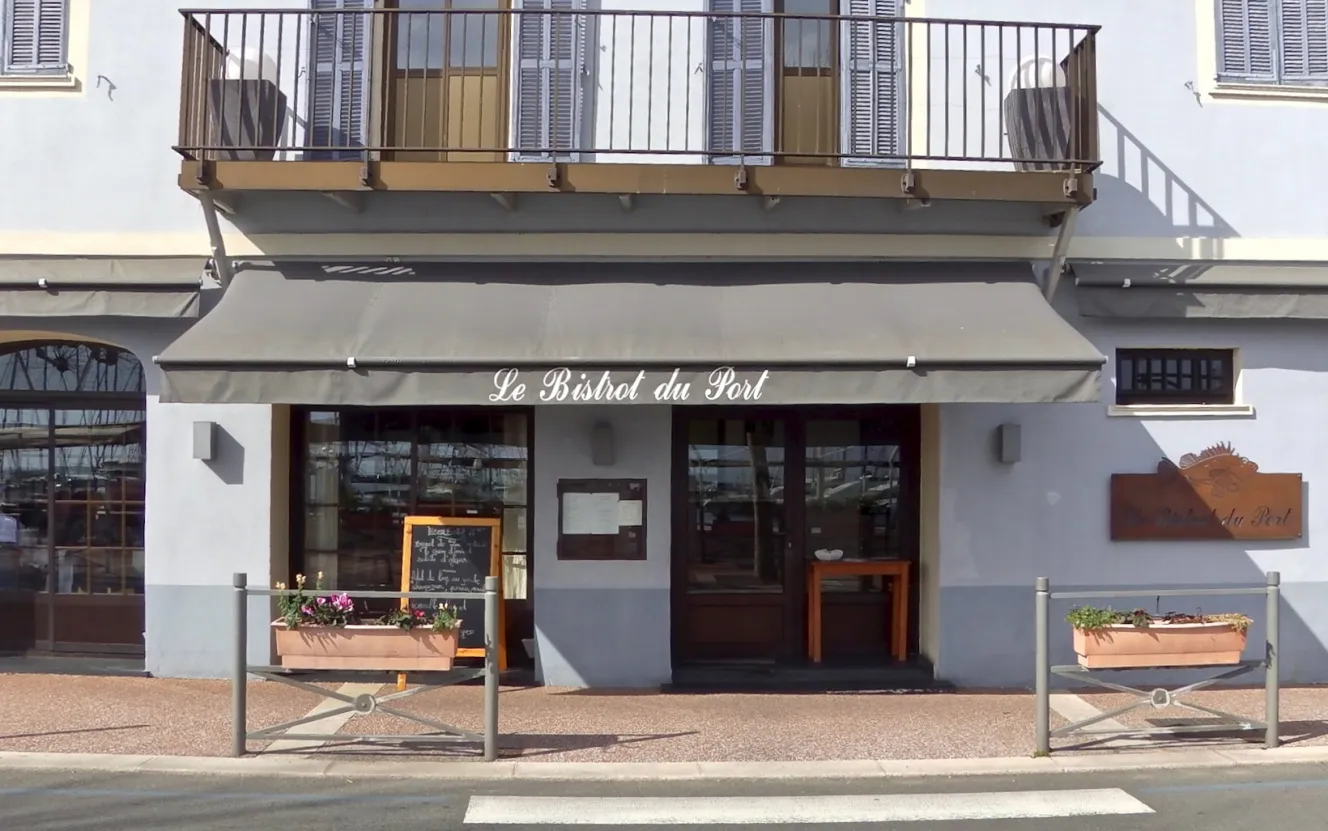 The frontage of Le Bistrot du Port —  one of the best restaurants in Nice