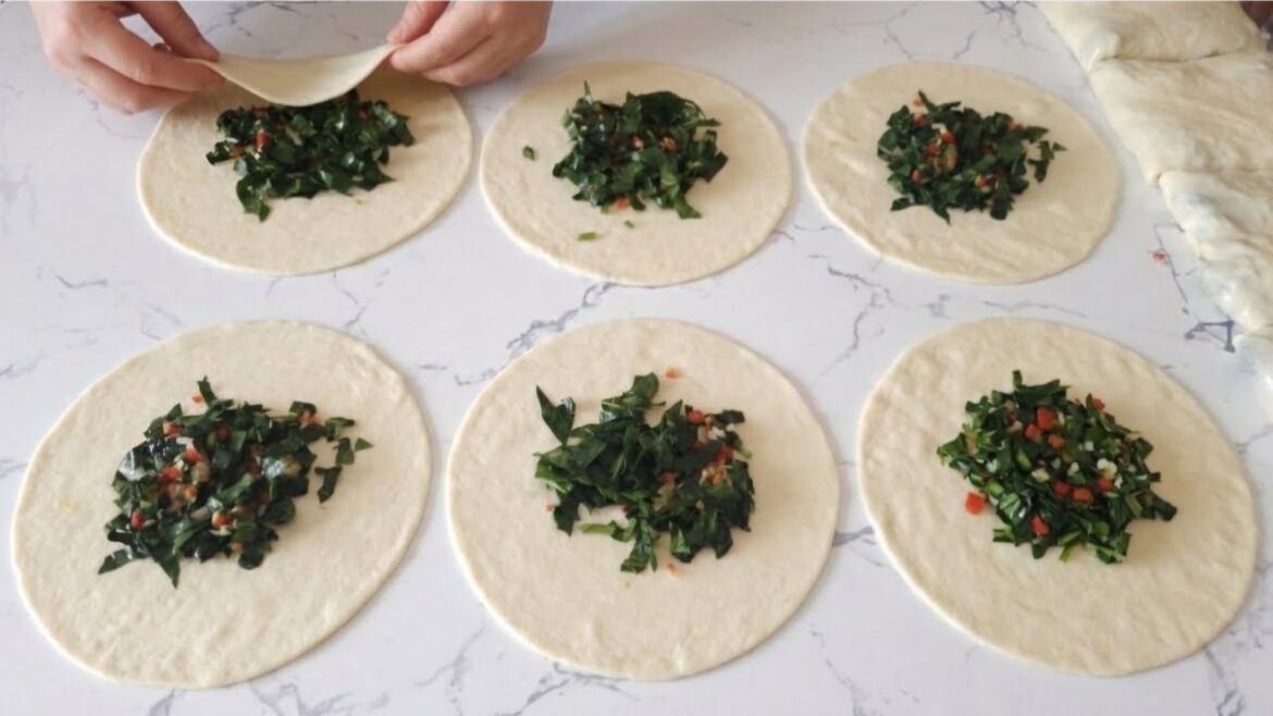 ıspanak aldığımda hemen yapıyorum yiyenler bayılıyor hayatımda yediğim en lezzetli ıspanaklı börek