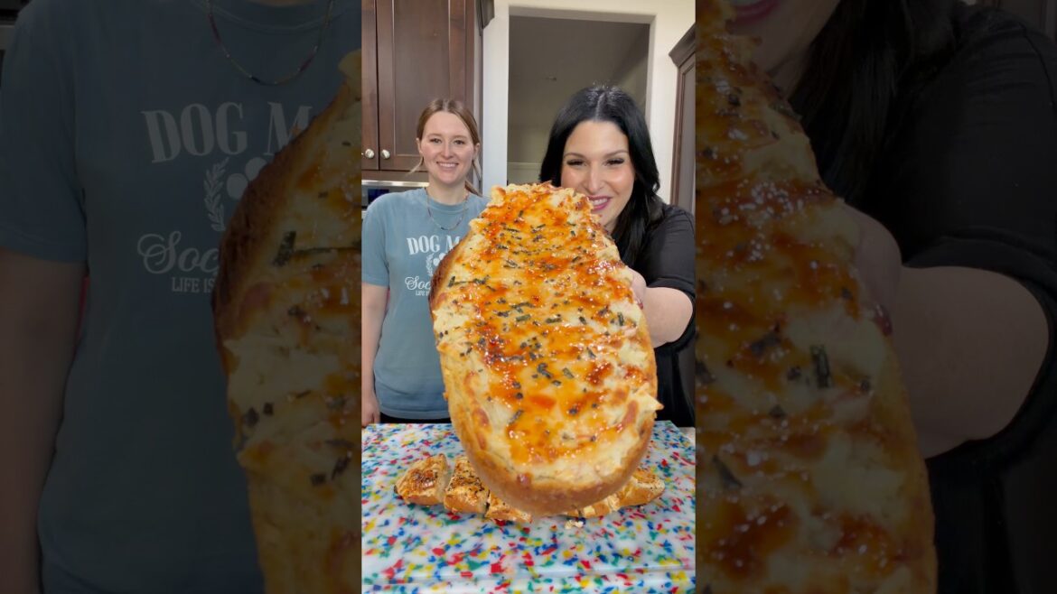 ⭐️RECIPE⭐️ @biteswithesther CRAB RANGOON GARLIC BREAD- #crabrangoon #garlicbread #recipe