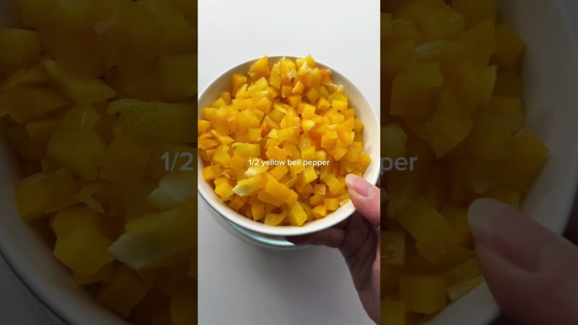 CREAMY TZATZIKI SALAD! Eat on its own or in a pita #highproteinmeals