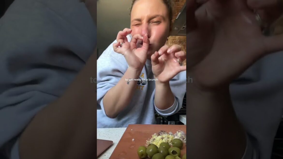 zaatar artichokes with tahini yogurt dipping sauce will be on... #short #shorts #babytamazz