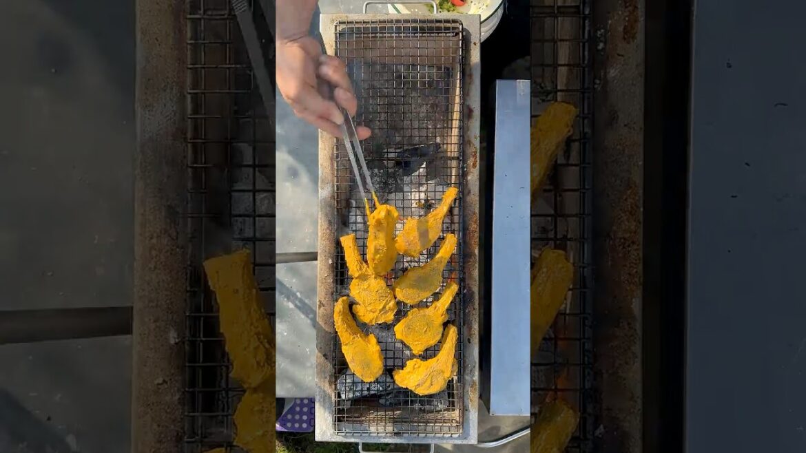 Grilled lamb chops with a cucumber yoghurt & flatbread #foodyouwanttoeat #lamb