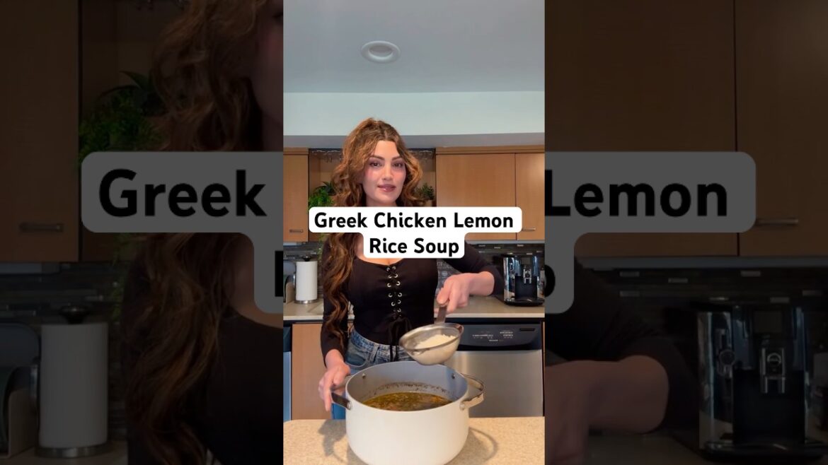 Avgolemono (Greek Chicken Lemon Rice Soup) Avgolemono (Greek Chicken Lemon Rice Soup)