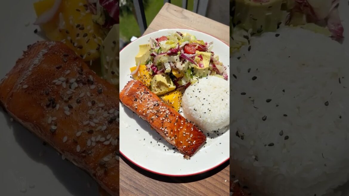 DELICIOUS Teriyaki Salmon with Avocado Mango Salad #seafood #healthyrecipes DELICIOUS Teriyaki Salmon with Avocado Mango Salad #seafood #healthyrecipes