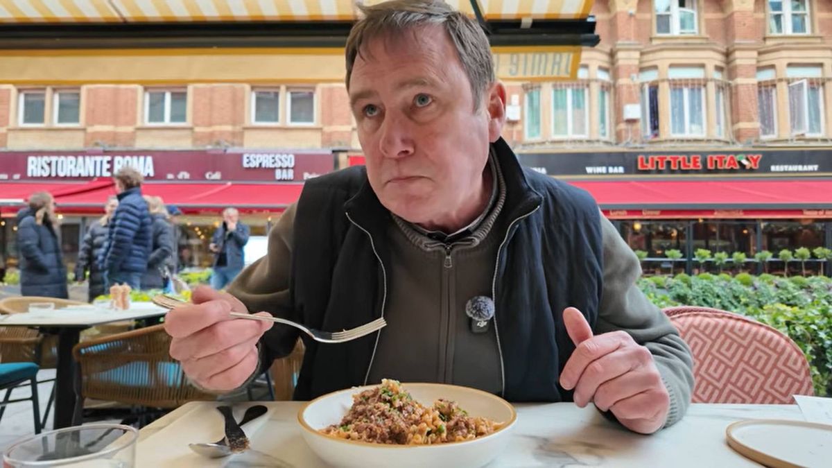 Gary eating a bolognese
