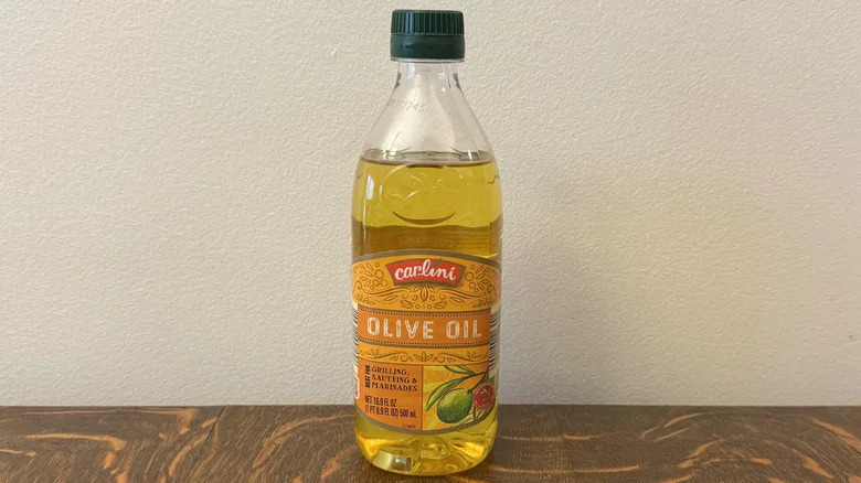 Carlini olive oil with bread