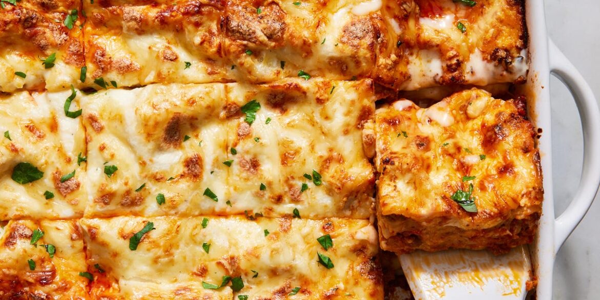 Should Lasagna Be Made With Ricotta Or Béchamel? Our Experts Weigh In